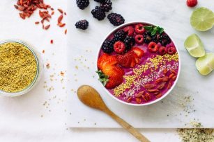 The Ultimate Berry Smoothie Bowl | Nutrition Stripped