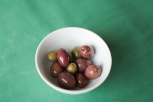 Olives Nutrition Information, Health Benefits, and Uses | Nutrition Stripped