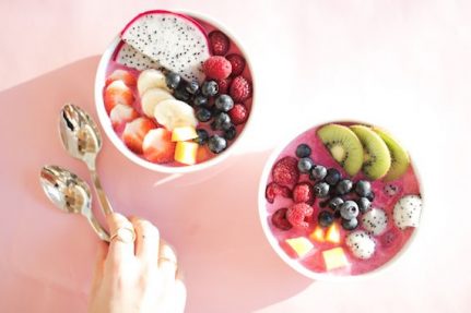 How to Make a Pretty Pink Smoothie Bowl | Nutrition Stripped